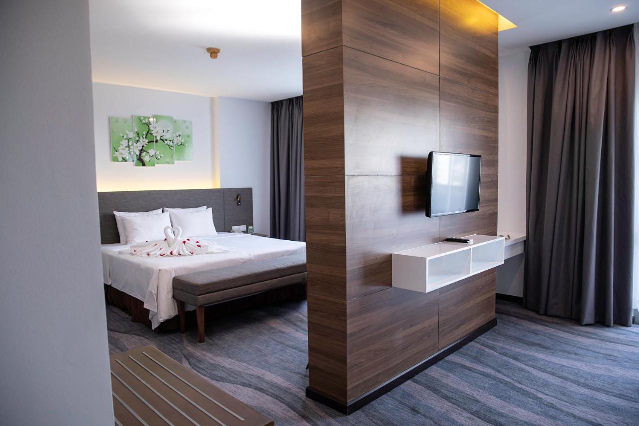 Liberty Hotel Saigon Parkview Хошимин Екстериор снимка