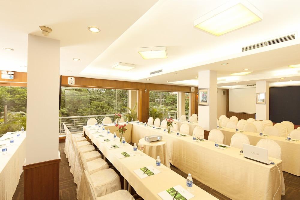 Liberty Hotel Saigon Parkview Хошимин Екстериор снимка