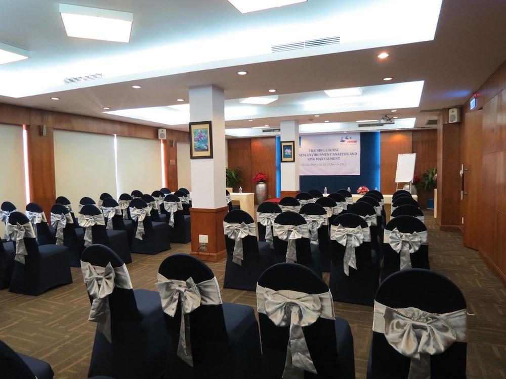 Liberty Hotel Saigon Parkview Хошимин Екстериор снимка
