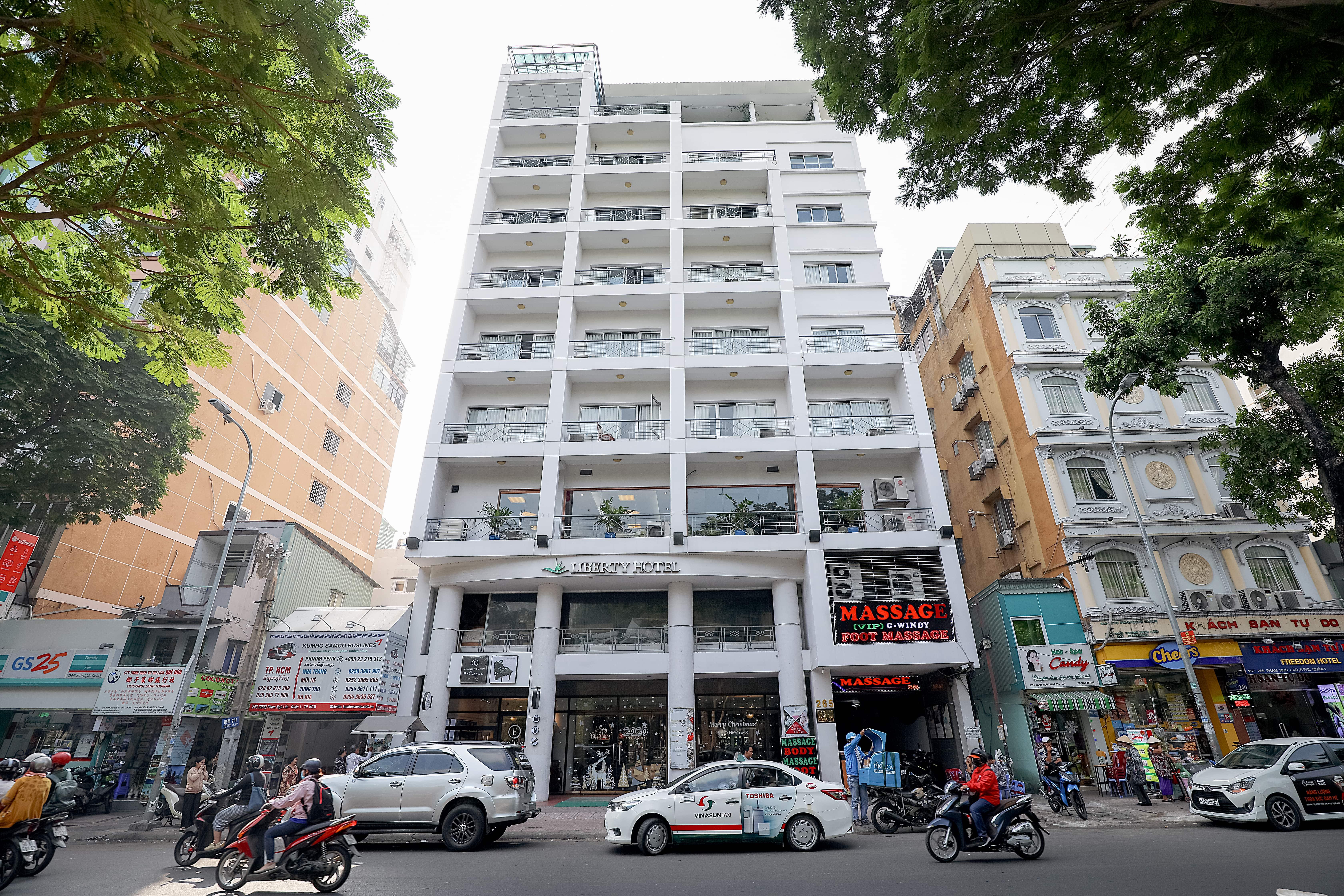 Liberty Hotel Saigon Parkview Хошимин Екстериор снимка