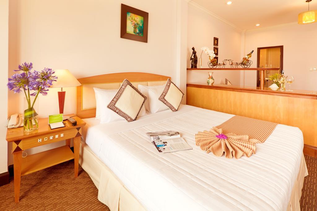 Liberty Hotel Saigon Parkview Хошимин Екстериор снимка