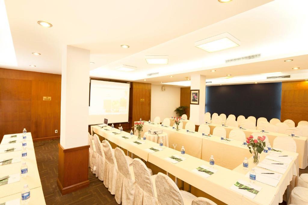 Liberty Hotel Saigon Parkview Хошимин Екстериор снимка