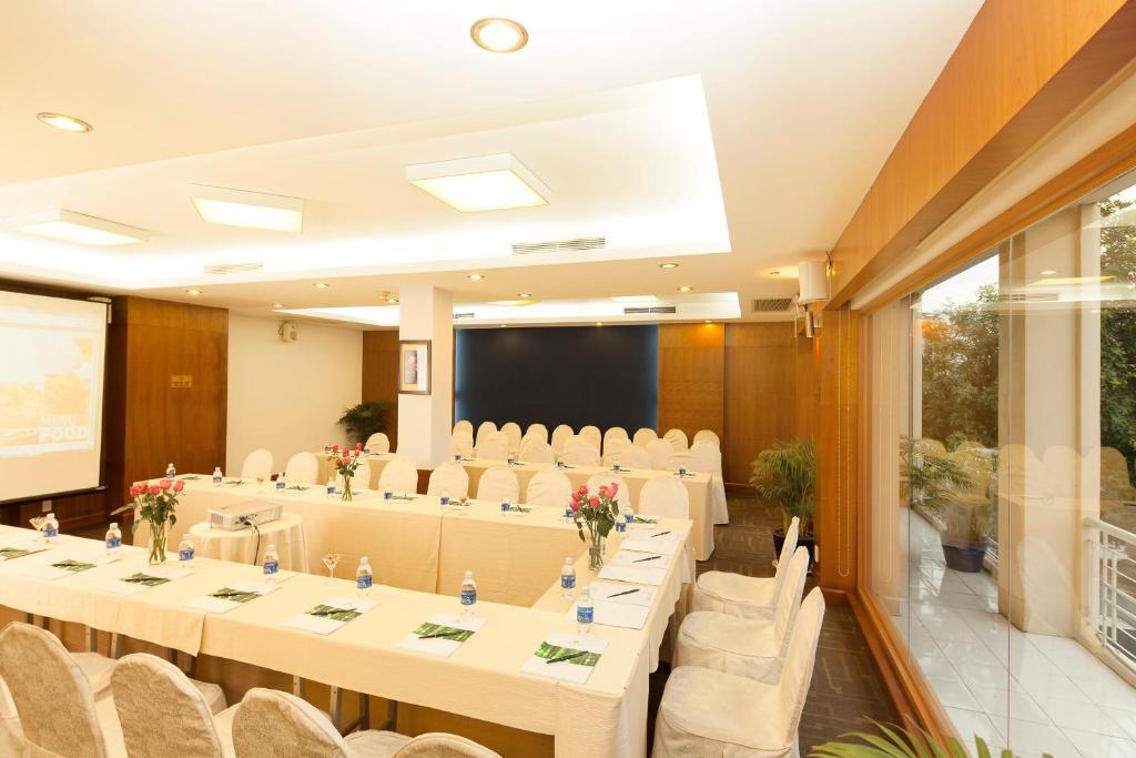Liberty Hotel Saigon Parkview Хошимин Екстериор снимка