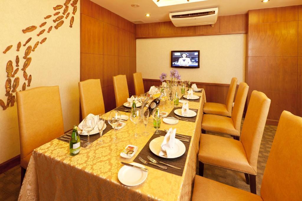 Liberty Hotel Saigon Parkview Хошимин Екстериор снимка